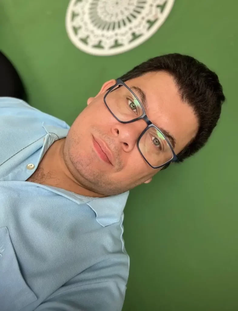 Foto do professor Everton Leite, dono e idealizador do Portal Universo do Saber.